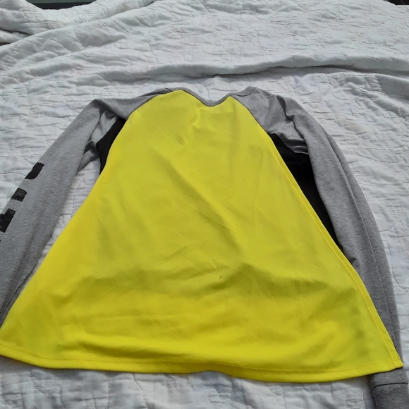 New Long Sleeve Batman Shirt - Picture 7 of 7